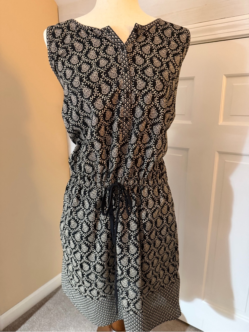 Lou & Grey Black & Cream Paisley Drawstring Casual Dress